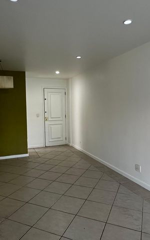 Apartamento à venda com 111m², 3 quartos e 2 vagas Apartamento à venda com 111m², 3 quartos e 2 vagasSala