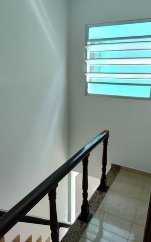 Casa à venda com 183m², 3 quartos e 4 vagas Casa à venda com 183m², 3 quartos e 4 vagasEscada