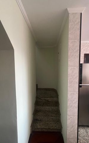 Casa à venda com 186m², 3 quartos e 4 vagas Casa à venda com 186m², 3 quartos e 4 vagasEscada