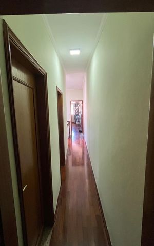 Casa à venda com 186m², 3 quartos e 4 vagas Casa à venda com 186m², 3 quartos e 4 vagasCorredor