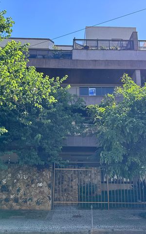Apartamento à venda com 188m², 3 quartos e 3 vagas Apartamento à venda com 188m², 3 quartos e 3 vagasPlaquinha Quinto Andar