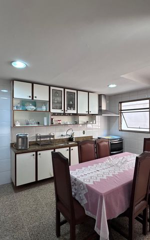 Apartamento à venda com 188m², 3 quartos e 3 vagas Apartamento à venda com 188m², 3 quartos e 3 vagasCozinha