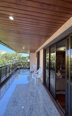 Apartamento à venda com 188m², 3 quartos e 3 vagas Apartamento à venda com 188m², 3 quartos e 3 vagasVaranda