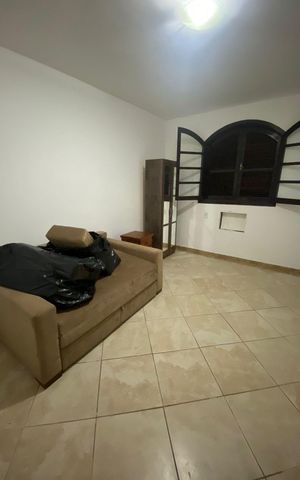Casa à venda com 272m², 5 quartos e 4 vagas Casa à venda com 272m², 5 quartos e 4 vagasQuarto
