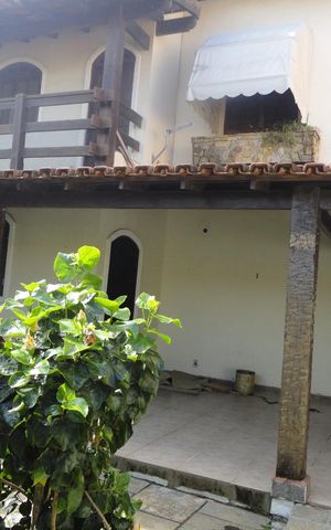 Casa à venda com 272m², 5 quartos e 4 vagas Casa à venda com 272m², 5 quartos e 4 vagasÁrea externa