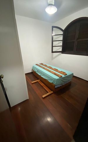 Casa à venda com 272m², 5 quartos e 4 vagas Casa à venda com 272m², 5 quartos e 4 vagasQuarto