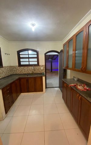 Casa à venda com 272m², 5 quartos e 4 vagas Casa à venda com 272m², 5 quartos e 4 vagasCozinha