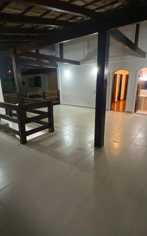 Casa à venda com 272m², 5 quartos e 4 vagas Casa à venda com 272m², 5 quartos e 4 vagasÁrea externa