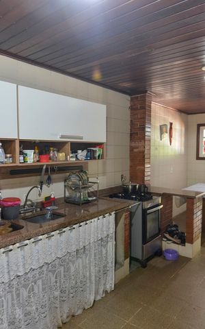 Casa à venda com 600m², 3 quartos e 2 vagas Casa à venda com 600m², 3 quartos e 2 vagasCozinha