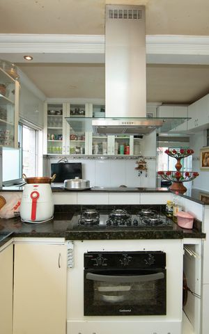 Casa à venda com 1200m², 10 quartos e 5 vagas Casa à venda com 1200m², 10 quartos e 5 vagasCOZINHA