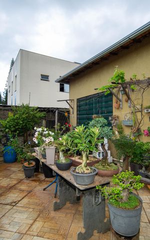 Casa à venda com 1200m², 10 quartos e 5 vagas Casa à venda com 1200m², 10 quartos e 5 vagasAREA LIVRE