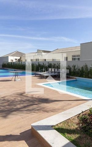 Apartamento à venda com 82m², 3 quartos e 2 vagas Apartamento à venda com 82m², 3 quartos e 2 vagasÁrea comum - Piscina