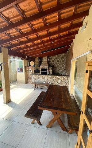 Casa à venda com 114m², 3 quartos e 2 vagas