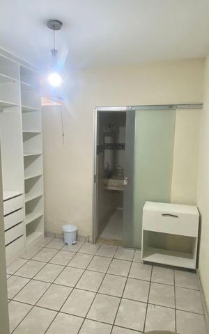 Casa para alugar com 360m², 2 quartos e 4 vagas Casa para alugar com 360m², 2 quartos e 4 vagasCloset