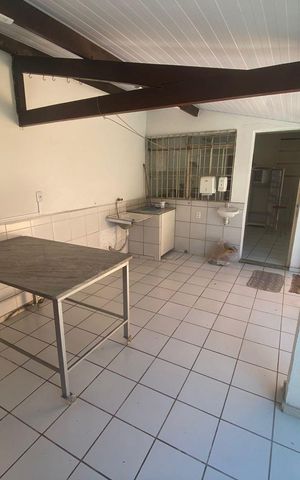 Casa para alugar com 360m², 2 quartos e 4 vagas Casa para alugar com 360m², 2 quartos e 4 vagasÁrea de serviço