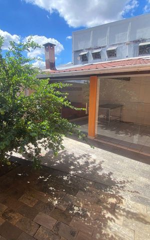 Casa para alugar com 360m², 2 quartos e 4 vagas Casa para alugar com 360m², 2 quartos e 4 vagasÁrea externa