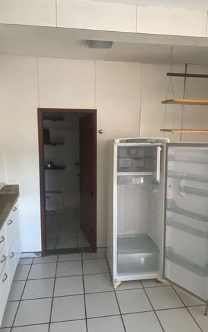 Casa para alugar com 360m², 2 quartos e 4 vagas Casa para alugar com 360m², 2 quartos e 4 vagasCozinha