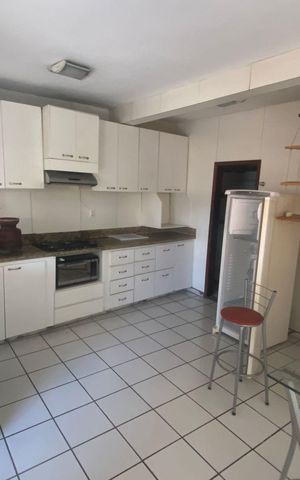 Casa para alugar com 360m², 2 quartos e 4 vagas Casa para alugar com 360m², 2 quartos e 4 vagasCozinha