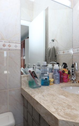 Casa de condomínio à venda com 126m², 3 quartos e 2 vagasBanheiro da Suíte