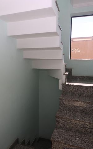 Casa de condomínio à venda com 126m², 3 quartos e 2 vagasEscada