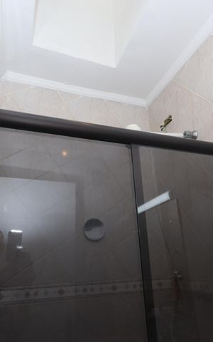 Casa de condomínio à venda com 126m², 3 quartos e 2 vagasBanheiro da Suíte