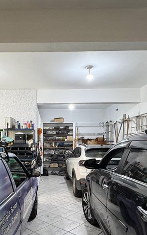 Casa à venda com 400m², 3 quartos e 4 vagas Casa à venda com 400m², 3 quartos e 4 vagasGaragem