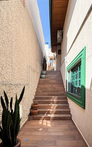 Casa à venda com 400m², 3 quartos e 4 vagas Casa à venda com 400m², 3 quartos e 4 vagasEntrada