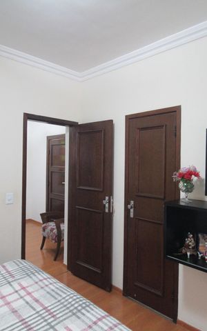 Casa à venda com 244m², 3 quartos e 3 vagasSuite