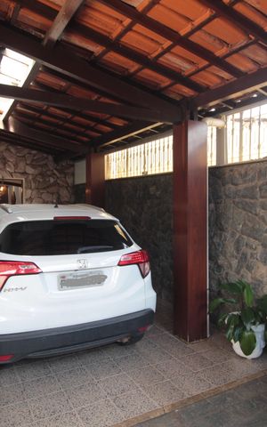 Casa à venda com 244m², 3 quartos e 3 vagasGaragem