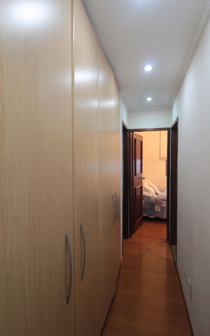 Casa à venda com 244m², 3 quartos e 3 vagasCorredor