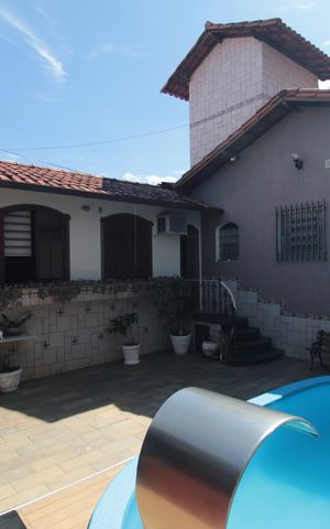 Casa à venda com 244m², 3 quartos e 3 vagasPiscina