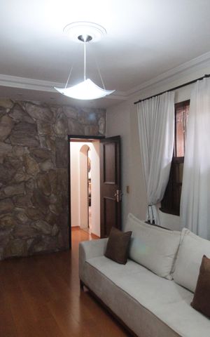 Casa à venda com 244m², 3 quartos e 3 vagasSuite