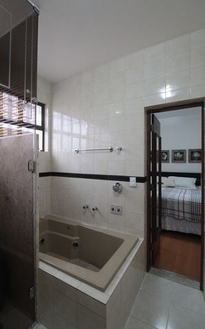 Casa à venda com 244m², 3 quartos e 3 vagasBanheiro da Suite