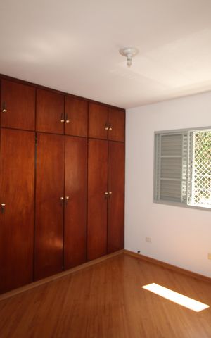 Casa à venda com 293m², 6 quartos e 4 vagasQuarto 2