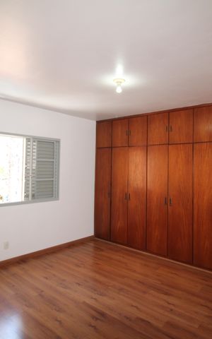 Casa à venda com 293m², 6 quartos e 4 vagasQuarto 3