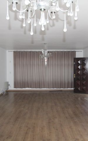 Casa à venda com 293m², 6 quartos e 4 vagasSala