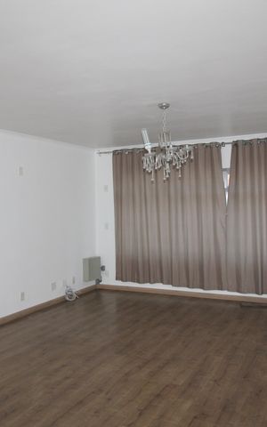 Casa à venda com 293m², 6 quartos e 4 vagasSala