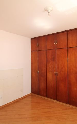 Casa à venda com 293m², 6 quartos e 4 vagasQuarto 2