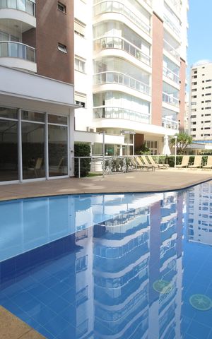 Apartamento à venda com 120m², 3 quartos e 2 vagasÁrea Comum - Piscina