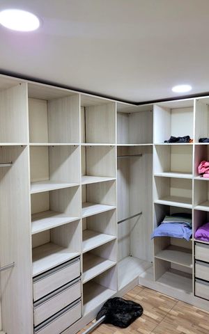 Casa à venda com 120m², 3 quartos e 2 vagas Casa à venda com 120m², 3 quartos e 2 vagasCloset