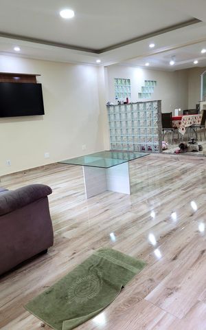 Casa à venda com 120m², 3 quartos e 2 vagas Casa à venda com 120m², 3 quartos e 2 vagasSala