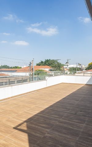 Casa à venda com 410m², 4 quartos e 4 vagas Casa à venda com 410m², 4 quartos e 4 vagasVaranda