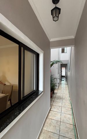Casa à venda com 270m², 3 quartos e 2 vagas Casa à venda com 270m², 3 quartos e 2 vagasCorredor