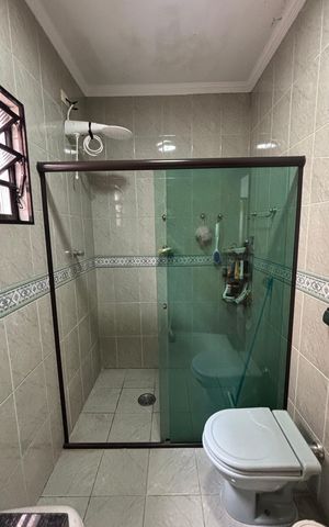 Casa à venda com 270m², 3 quartos e 2 vagas Casa à venda com 270m², 3 quartos e 2 vagasBanheiro