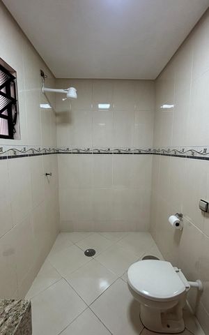 Casa à venda com 270m², 3 quartos e 2 vagas Casa à venda com 270m², 3 quartos e 2 vagasBanheiro