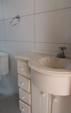 Casa para alugar com 340m², 4 quartos e 3 vagasBanheiro Social (casa 2)