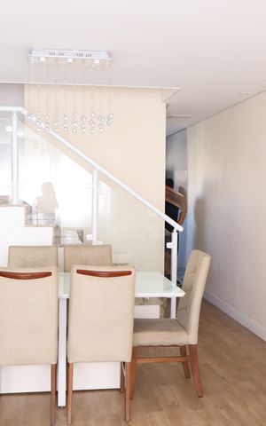 Casa à venda com 120m², 3 quartos e 2 vagasSala