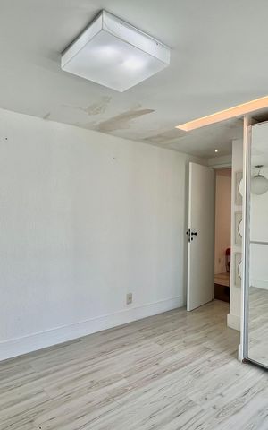 Apartamento à venda com 170m², 2 quartos e 2 vagas Apartamento à venda com 170m², 2 quartos e 2 vagasSuíte