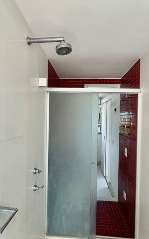 Apartamento à venda com 170m², 2 quartos e 2 vagas Apartamento à venda com 170m², 2 quartos e 2 vagasBanheiro da Suíte 2
