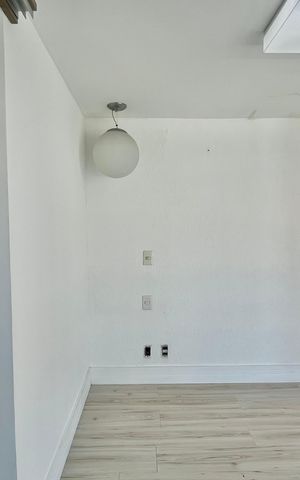Apartamento à venda com 170m², 2 quartos e 2 vagas Apartamento à venda com 170m², 2 quartos e 2 vagasSuíte